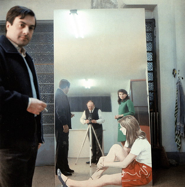 The present work in Pistoletto’s studio on via Reymond in Turin, 1967. Standing to the left is the architect of the Piper Pluriclub, Piero Derossi. Also reflected in the painting are Paolo Bressano and Graziella Derossi (the painting’s subject). Photograph by Paolo Bressano. Courtesy of Cittadellarte-Fondazione Pistoletto, Biella.